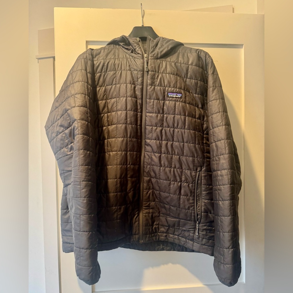 Patagonia Men’s Nano Puff Insulated Hoody, size large, gray.